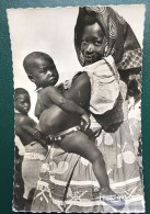 Femme Et Enfant, Lib "Au Messager", N° 688 - Camerun