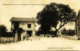 3595 - Hte Savoie  - SEYSSEL :  CAFE  VEYRAT -  ENTREE DE SEYSSEL Et  Route De FRANGY- Disparu ?    - Circulée 1906 - Seyssel