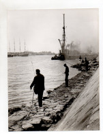 F6136/ Travemünde  Angler An Der Trave  Foto Ca.1955   24 X 18 Cm - Non Classés