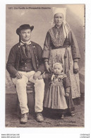 29 Une Famille De PLOUGASTEL DAOULAS N°1087 Costumes Coiffes Folklore Couple Avec Fillette VOIR DOS - Plougastel-Daoulas