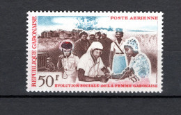 GABON  PA  N° 30  NEUF SANS CHARNIERE COTE 1.50€   FEMME - Gabon (1960-...)