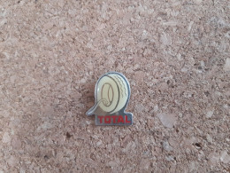 Pin's Total Pneu - Brandstoffen