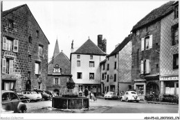 ADHP5-63-0454 - BESSE-en-CHANDESSE - Place Du Marché Et Fontaine Renaissance  - Besse Et Saint Anastaise