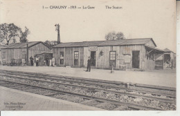 AISNE - CHAUNY - 1919 - La Gare - Station  PRIX FIXE - Gares - Sans Trains