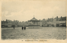 HAZEBROUCK - Grande Place - Kiosque - Animé - Hazebrouck