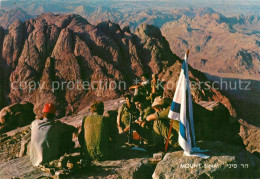 73298116 Mount_Sinai Israeli Soldiers On The Summit Of Mt Sinai Gebirgspanorama - Andere & Zonder Classificatie