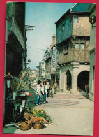 AD309 18 CHER  VIERZON LA RUE DU MARECHAL JOFFRE MARCHAND DE FLEURS - Vierzon