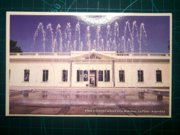 ARGENTINE, Carte Postale Avec Vue Sur La Place Et Le Centre Culturel "Islas Malvinas" De La Ville De La Plata, Province - Argentinien