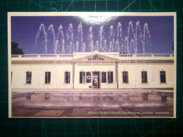 ARGENTINE, Carte Postale Avec Vue Sur La Place Et Le Centre Culturel "Islas Malvinas" De La Ville De La Plata, Province - Argentinië