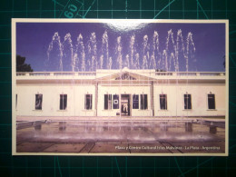 ARGENTINE, Carte Postale Avec Vue Sur La Place Et Le Centre Culturel "Islas Malvinas" De La Ville De La Plata, Province - Argentinië