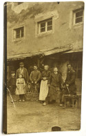 à Identifier -carte Photo Ancienne - Métier De Ferronnier - 7 Personnages Cheval - Artisan - Zu Identifizieren