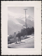 Photo De Gens Au Pied Du Téléphérique Du Brévent Le 28 Août 1948, CHAMONIX, Mont Blanc, Poteaux électriques 10,8x 8,2 Cm - Lieux