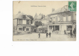 61 - GACE (Orne) - Place De La Halle. Animée, CPA Ayant Circulé. BE. - Gace