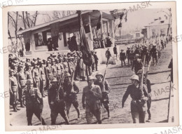 RO 09 - 20621 SINAIA Regele MIHAI Trece In Revista Trupele Romane ( 18/13 Cm ) - Old Press Photo - 1941 - Roemenië