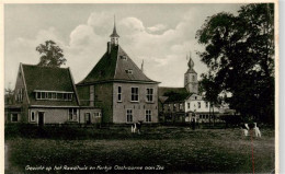 73934186 Oostvoorne_aan_Zee_NL Raadhuis En Kerkje - Andere & Zonder Classificatie