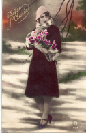 *CPA - S2 - Bonne Année -   Jeune Femme Avec Bouquet De Fleurs - New Year