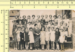 REAL PHOTO 1930s School Girls With Teacher Fillettes Enfants écolières Avec Professeur, Kragujevac Serbia - Personnes Anonymes
