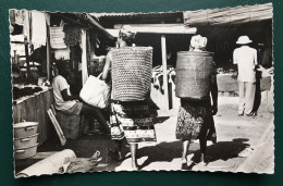 Yaoundé, Porteuses Au Marché, Lib "Au Messager", N° 1394 - Camerún