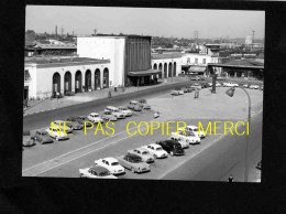 14 - CAEN - LA GARE - TIRAGE PHOTO ORIGINAL, BON A TIRER N° 9269C - SCOOTER, AUTOS TRACTION, 4CV, DAUPHINES, FIAT... - Caen