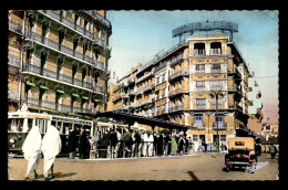 ALGERIE - ALGER - ARRET DU TRAMWAY, STATION DE LA POSTE - Alger