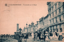 Blankenberghe - Promenade Sur La Digue - Blankenberge