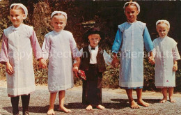 73047656 Ohio_US-State A Group Of AMISH Children In Sunday Dress - Sonstige & Ohne Zuordnung