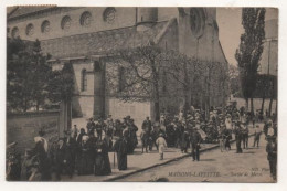 CPA   MAISONS  LAFITTE  1906  Sortie De Messe - Maisons-Laffitte