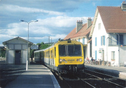 19  USSEL CEDEX L AUTORAIL QUITTANT LA GARE  - Ussel