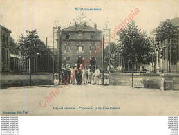 54.  TOUL . Hôpital Militaire . Entrée Et Pavillon Central . - Toul