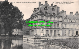 R484225 Palais De Fontainebleau. La Terrasse De L Etang Des Carpes Et La Cour De - Mondo