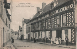 78  HOUDAN  Vue Prise Rue De Paris, Vieilles Maisons Du XVI° Siècle - Houdan