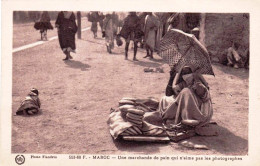 Maroc - Une Marchande De Pain Qui N'aime Pas Les Photographes - Autres & Non Classés