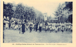 Madagascar - Collège Saint-Michel De Tananrive - Une Fête De Jeux - Présentez Armes ! - Ed. Procure De La Mission 18 - Madagascar
