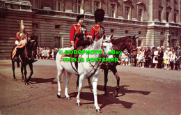 R485691 H. M. The Queen And H. R. H. Prince Philip - Monde