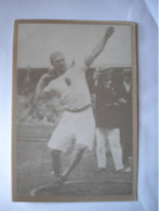 Carte Photo Du Finlandais ' Elmer Niklander ' Lancer Du Poids Au Jeu Olympiques De 1912 Neuve ' Tres Rare ' - Olympische Spiele