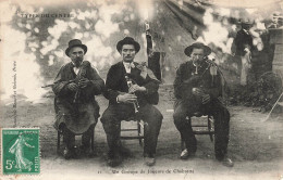 SPECTACLE - Un Groupe De Joueurs De Chabrette - Animé - Carte Postale Ancienne - Música Y Músicos