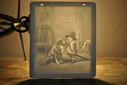 LITHOPHANIE Enfant Déguisé & Son Chien ANCIEN BISCUIT DE PORCELAINE Fin XIXè Napoléon III - Antique Lithophane Porcelain - Sonstige & Ohne Zuordnung