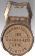 Décapsuleur  Doré   Cie  Internationale Des Wagons Lits ( 80 Mm X 50 Mm X 6 Mm ) - Tire-Bouchons/Décapsuleurs