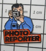 1618B Pin's Pins / Beau Et Rare / PHOTOGRAPHIE / REVUE MAGAZINE PHOTO REPORTER - Photographie