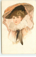 N°21616 - Fantaisie - Jeune Femme Portant Un Grand Chapeau Avec Un Grand Voile - Femmes