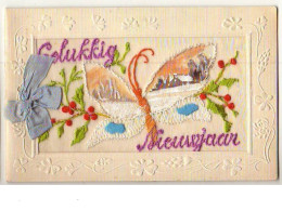 N°8403 - Carte Brodée - Gelukkig Nieuwjaar - Papillon Et Paysage Hivernal - Embroidered