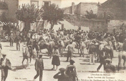 13 LES SAINTES MARIES DE LA MER GARDIANS TAUREAUX PLACE DE L'EGLISE CAMARGUE - Saintes Maries De La Mer