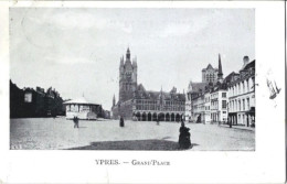 YPRES : La Grand' Place. Petite Déchirure Dans Le Bas. - Ieper