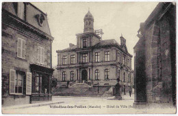 50 - B32983CPA - VILLEDIEU LES POELES - Hotel De Ville, Face - Bon état - MANCHE - Villedieu