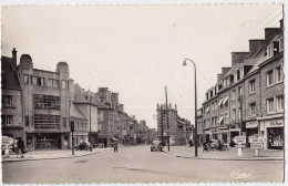 50 - B32970CPSM - SAINT ST HILAIRE DU HARCOUET - Place General Leclerc - Très Bon état - MANCHE - Saint Hilaire Du Harcouet