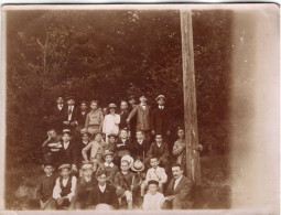 Grande Photo D'une Classe De Jeune Garcon élégant Avec Leurs Professeur Dans Un Bois Vers 1905 - Anonieme Personen