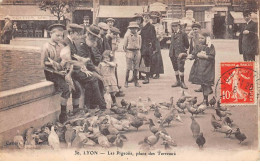 69 - LYON - SAN51884 - Les Pigeons - Place Des Terreaux - Lyon 1