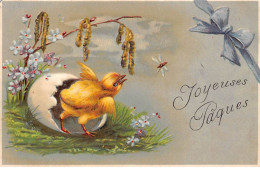 Pâques - N°84066 - Joyeuses Pâques - Poussin Sortant D'un Oeuf Suivant Une Mouche - Carte Gaufrée - Pascua