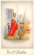 Noël - N°84077 - Vive St Nicolas - Enfants Et Saint-Nicolas Près D'une Cheminée, Et Un Panier Rempli De Jouets - Other & Unclassified