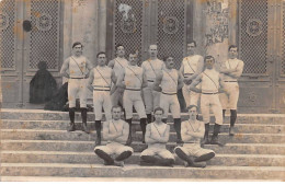 Sports - N°84095 - Une équipe De Sportif Sur Un Perron - Carte Photo - Autres & Non Classés